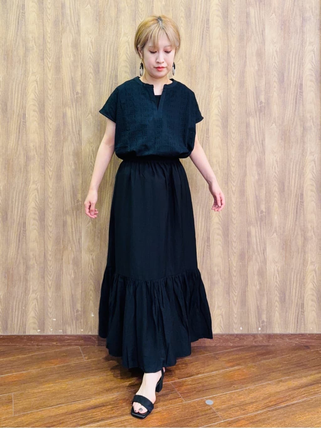 ちばみさんの「SHOO･LA･RUE｜【S-LL】抜け感とすっきり見えを叶える 刺繍レース スキッパー襟トップス」を使ったコーディネート