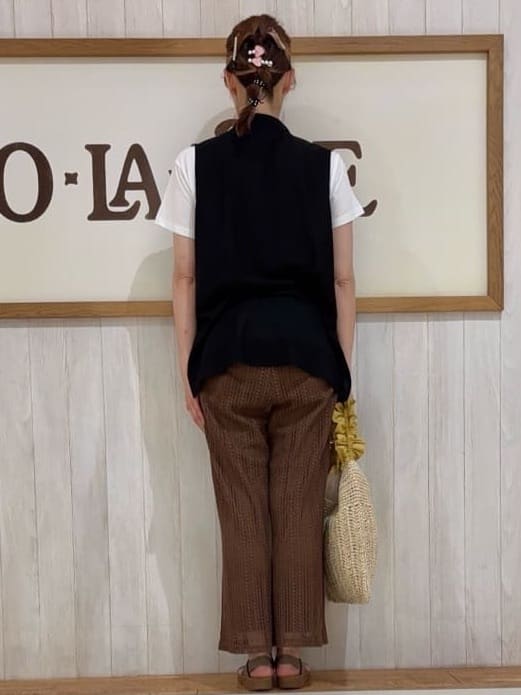 みきぽんさんの「SHOO･LA･RUE｜【2点セット】着回しいろいろ ジレ＋ロゴTシャツ」を使ったコーディネート