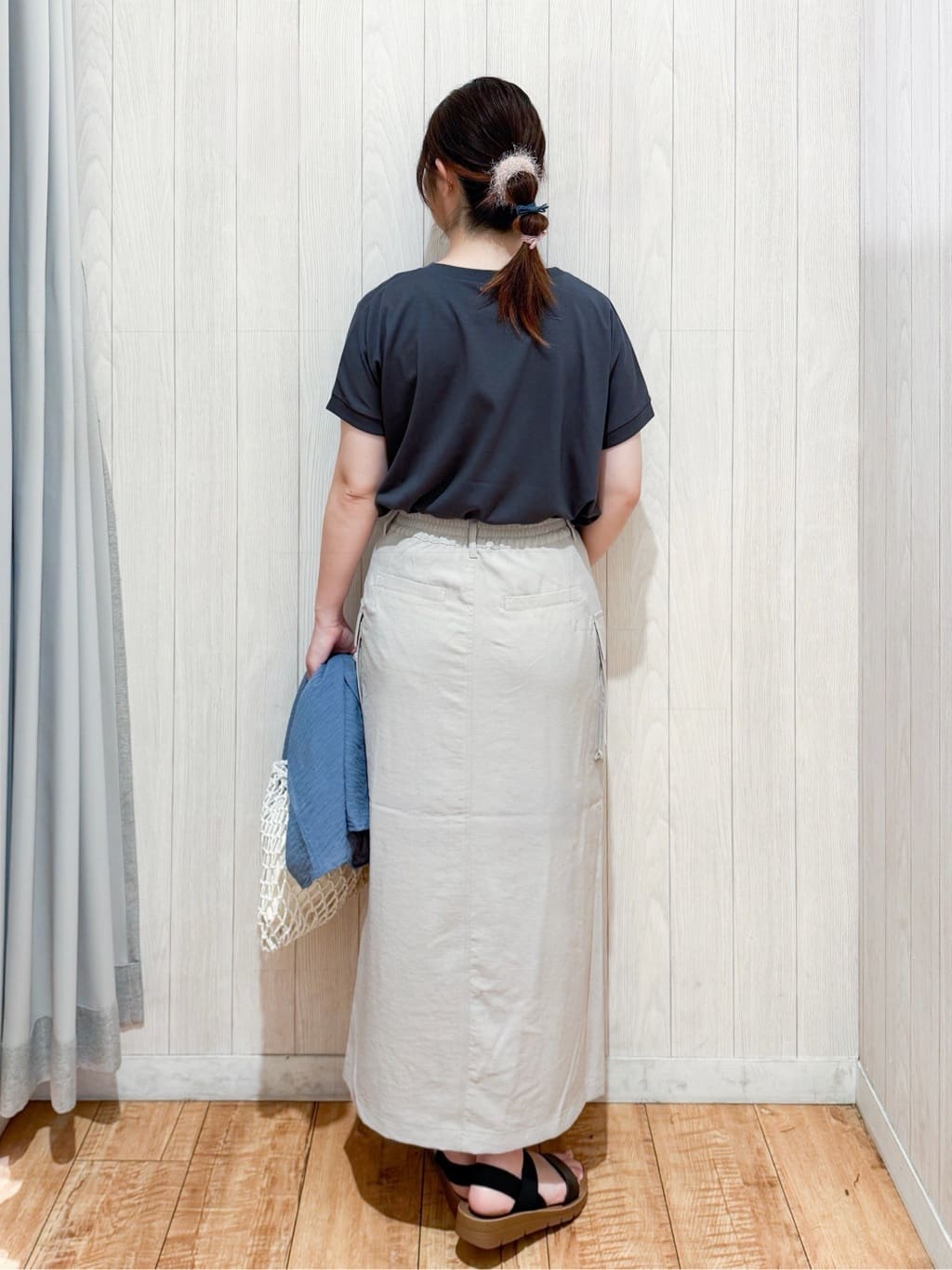 愛さんの「SHOO･LA･RUE｜ゆるっと感がこなれ見え ワッシャーシアー半袖シャツ」を使ったコーディネート