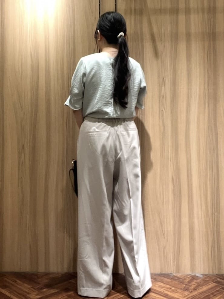 Hitomiさんの「index｜《8色展開／XS-LLサイズ》タックパフスリーブブラウス【洗濯機洗い可／吸水速乾／防シワ／抗ピル】」を使ったコーディネート