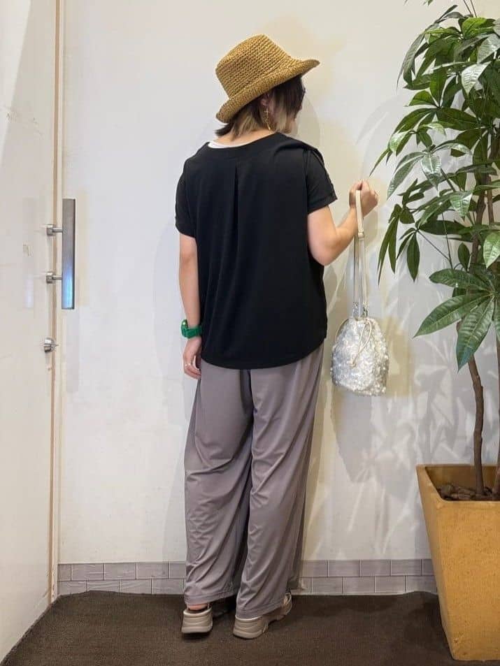 misakiさんの「SHOO･LA･RUE｜【S-LL/ひんやり/UV】リラクシーな穿き心地 エアリーワイドパンツ」を使ったコーディネート