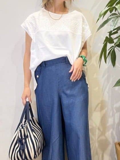 misakiさんの「SHOO･LA･RUE｜【洗える/S-LL/体型カバー】レース使いが華やか フレンチスリーブコットンTシャツ」を使ったコーディネート