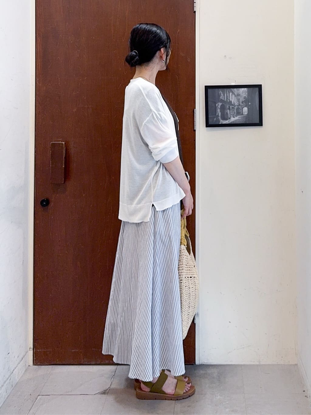 𝐇𝐢𝐫𝐨𝐦𝐢さんの「SHOO･LA･RUE｜【S-LL】ブラウス見えする 軽やかな着心地の しぼしぼトップス」を使ったコーディネート