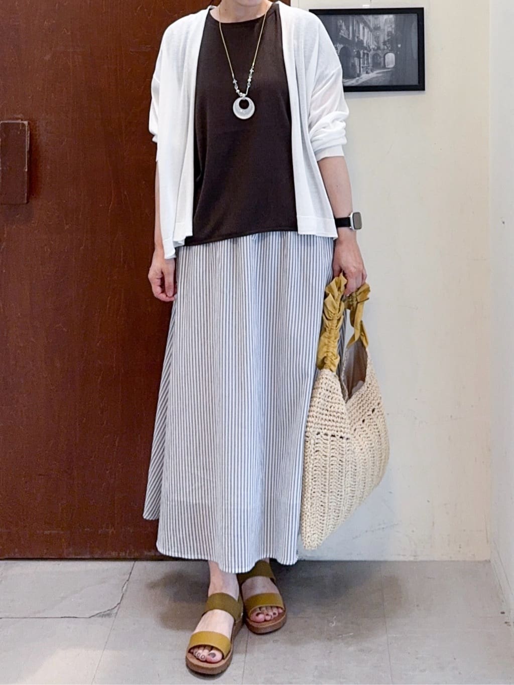 𝐇𝐢𝐫𝐨𝐦𝐢さんの「SHOO･LA･RUE｜【S-LL】ブラウス見えする 軽やかな着心地の しぼしぼトップス」を使ったコーディネート
