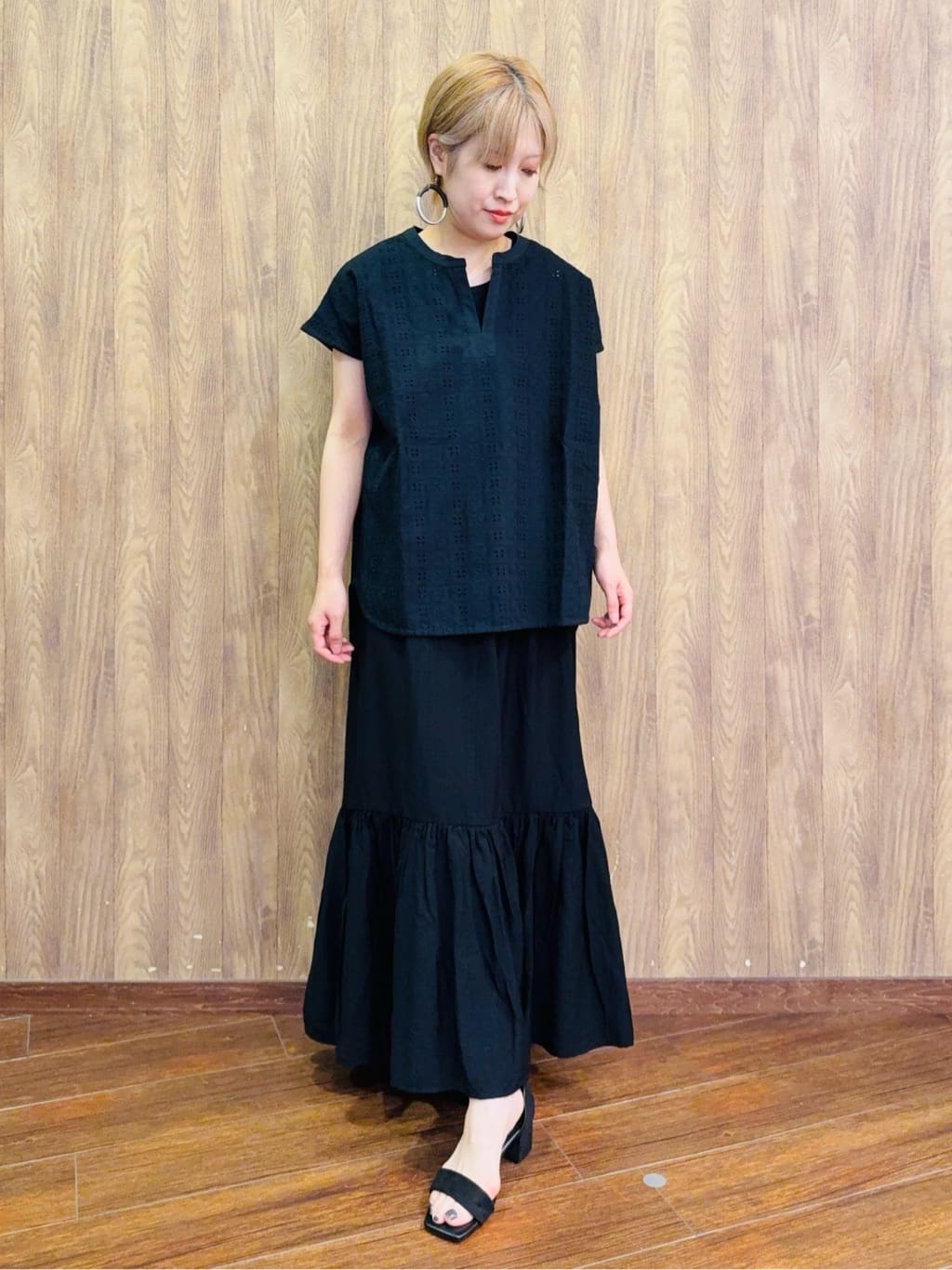 ちばみさんの「SHOO･LA･RUE｜【S-LL】抜け感とすっきり見えを叶える 刺繍レース スキッパー襟トップス」を使ったコーディネート