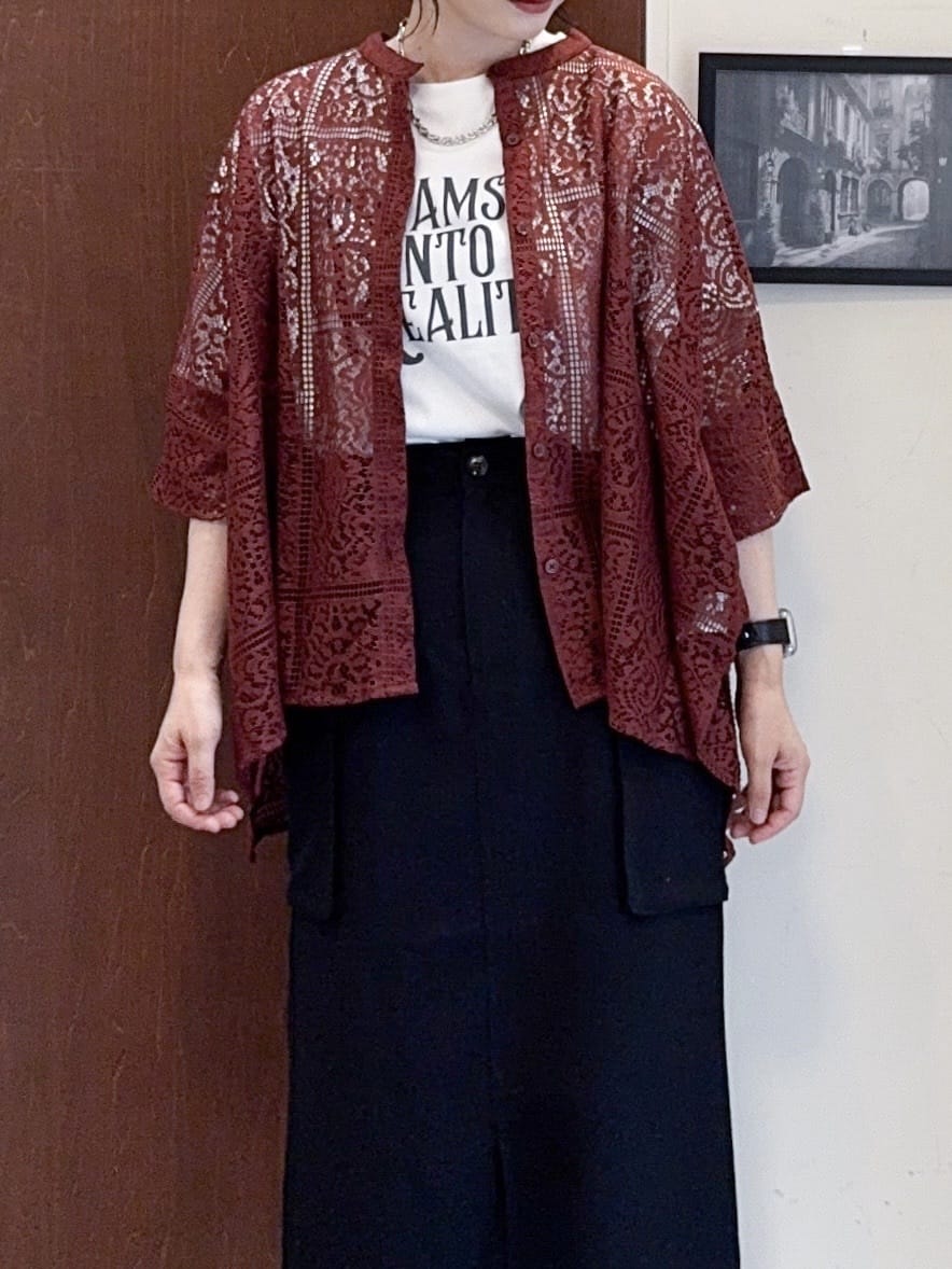 𝐇𝐢𝐫𝐨𝐦𝐢さんの「SHOO･LA･RUE｜大人レトロスタイルに レースポンチョシャツ」を使ったコーディネート