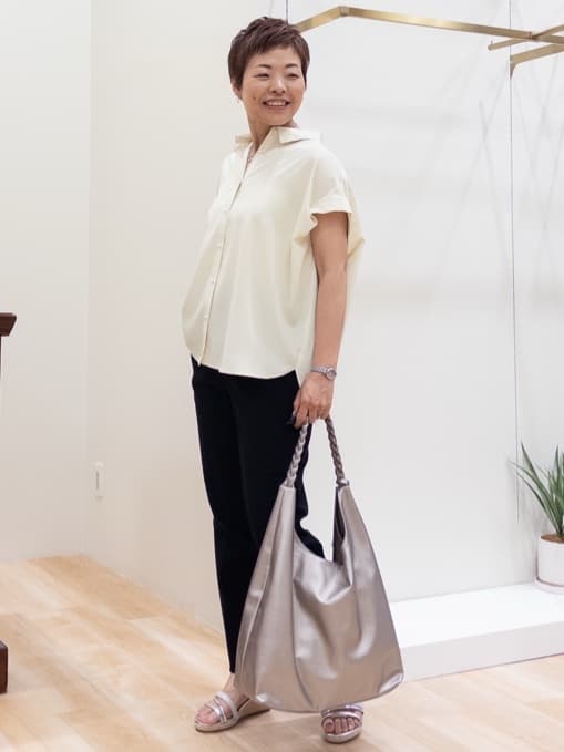 シュウコさんの「grove｜キレイも動きやすさも　美脚見えハイパーストレッチパンツ」を使ったコーディネート