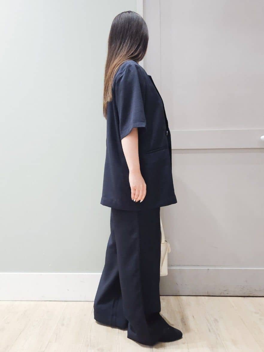maiさんの「grove｜軽やかに羽織れて、きちんと見え ハーフスリーブテーラードジャケット」を使ったコーディネート