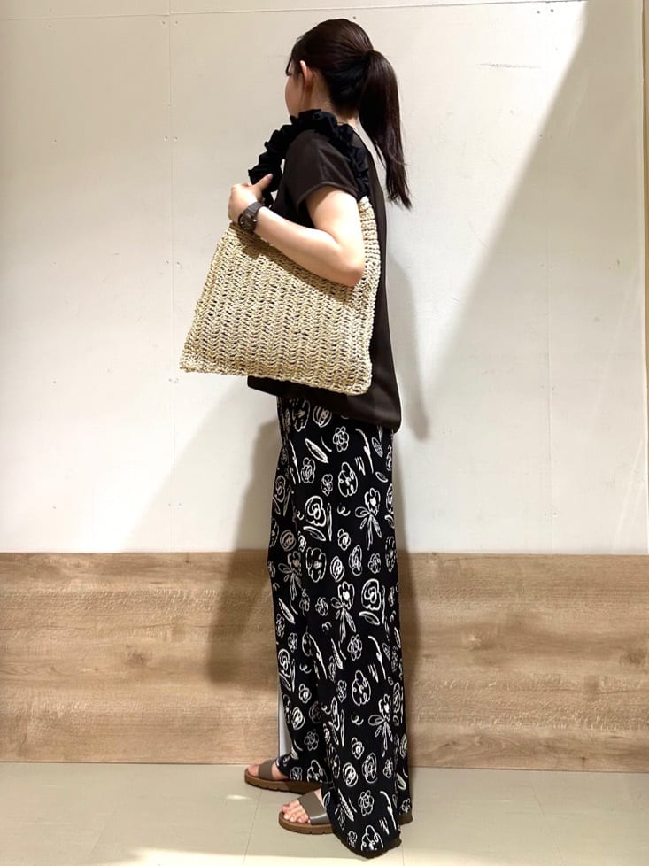 花さんの「SHOO･LA･RUE｜【洗濯機可/柄が選べる】さらさら楽ちん プリーツ ワイドパンツ」を使ったコーディネート