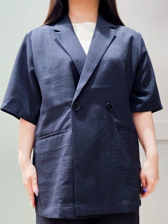 maiさんの「grove｜軽やかに羽織れて、きちんと見え ハーフスリーブテーラードジャケット」を使ったコーディネート