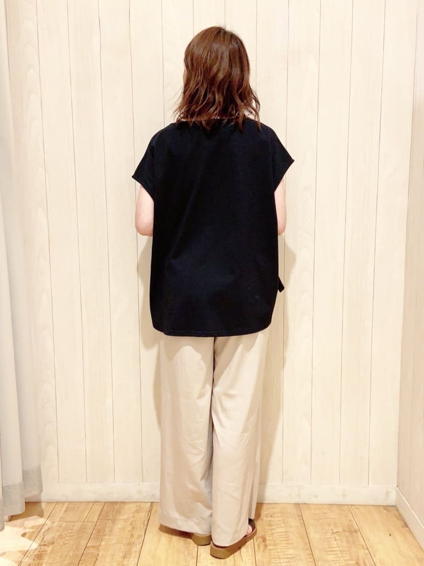 あいこさんの「SHOO･LA･RUE｜【洗える/S-LL/体型カバー】レース使いが華やか フレンチスリーブコットンTシャツ」を使ったコーディネート