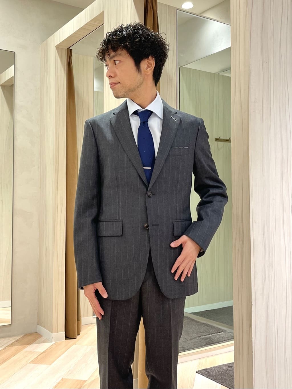 URAさんの「TAKEO KIKUCHI｜【THE FLAGSHIP】矢絣 ストライプ スーツ」を使ったコーディネート