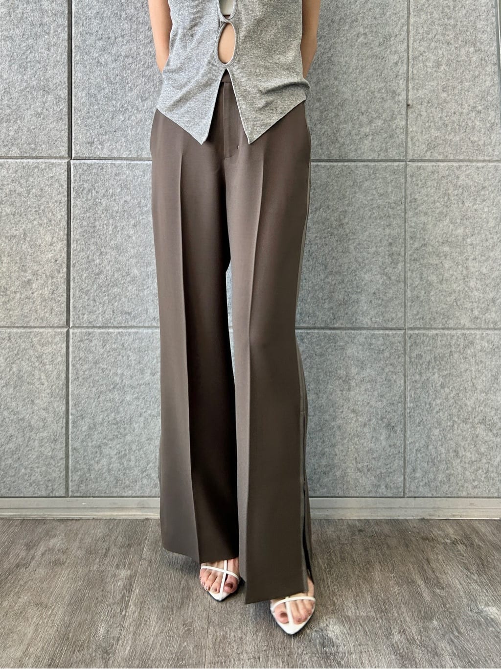 harunaさんの「CODE A｜line zip trousers」を使ったコーディネート