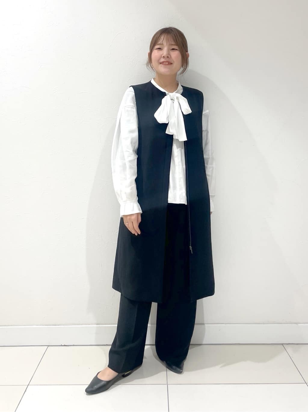 YUUKIさんの「INDIVI｜◆【2点セット／UVケア】ツイードジレ＆ボウタイブラウス カセット服」を使ったコーディネート