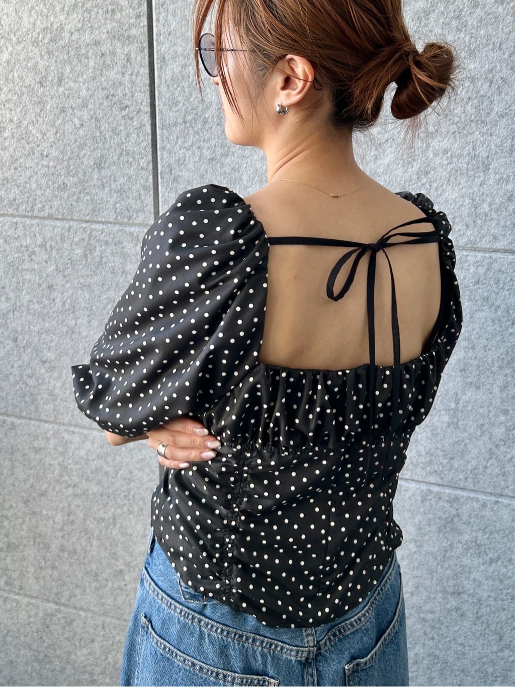 harunaさんの「CODE A｜polka dot blouse」を使ったコーディネート