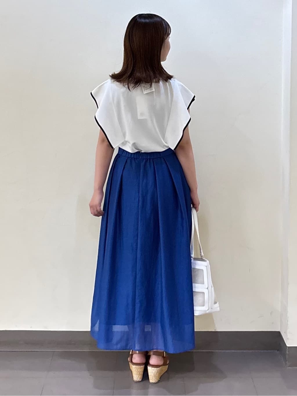 いくみさんの「UNTITLED｜【後ろウエストゴム/洗える】シアーフレアースカート」を使ったコーディネート