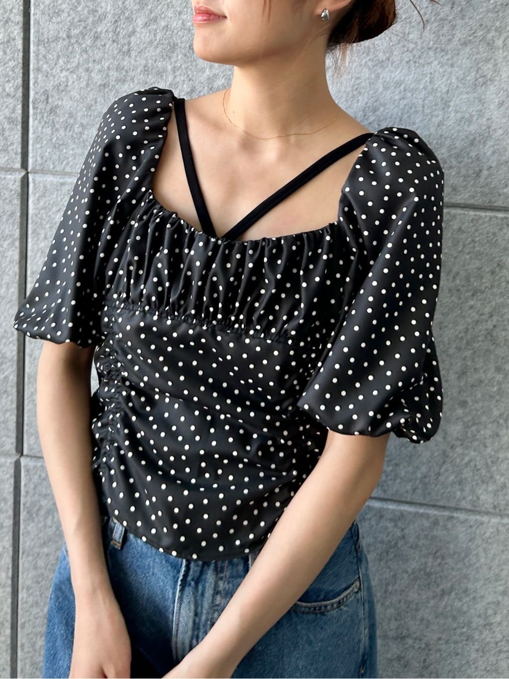 harunaさんの「CODE A｜polka dot blouse」を使ったコーディネート