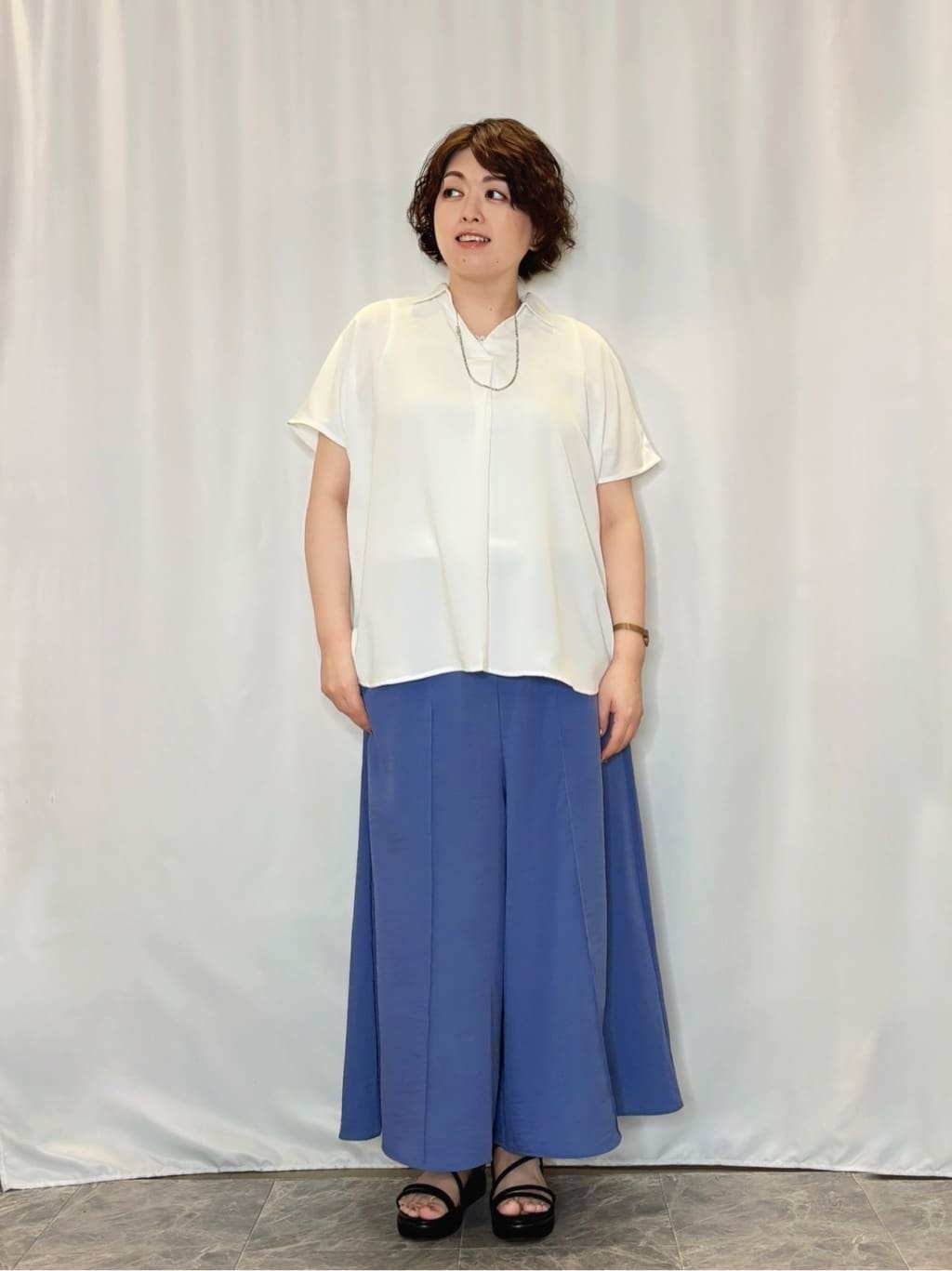 たみさんの「SHOO･LA･RUE｜【洗える/S-LL/プチプラ】さらっとすっきりきれい見え スキッパーブラウス」を使ったコーディネート