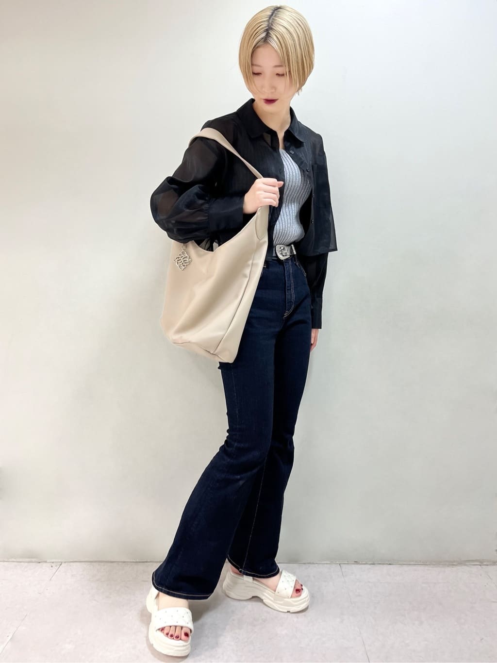 myさんの「ESPERANZA｜キルティング 面ファスナーストラップサンダル」を使ったコーディネート