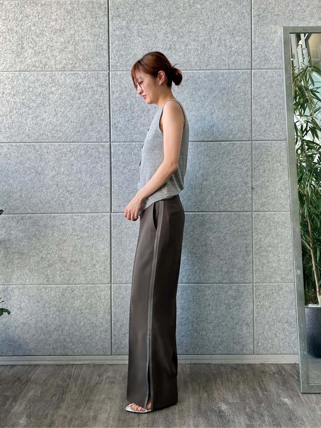 harunaさんの「CODE A｜line zip trousers」を使ったコーディネート