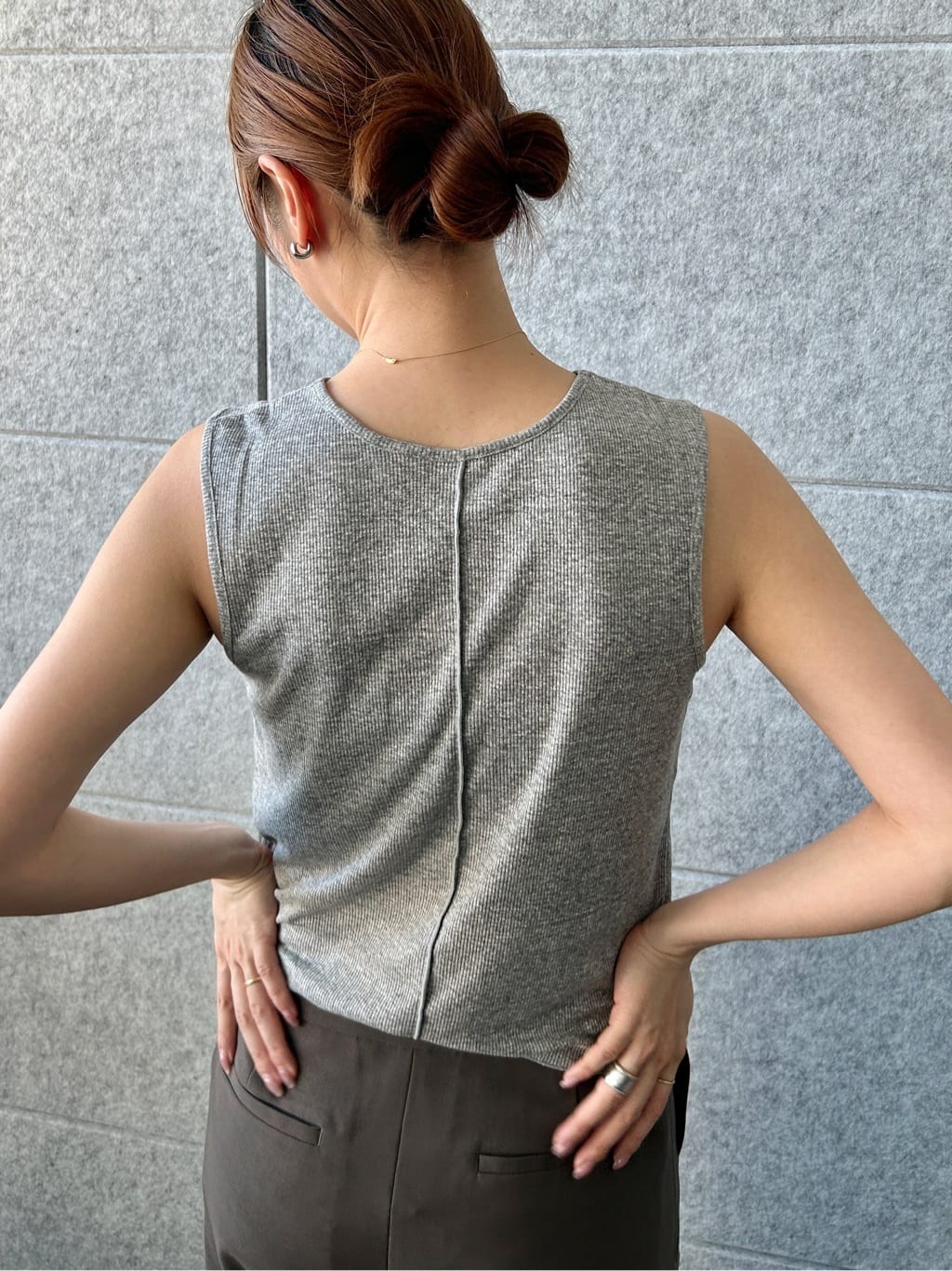 harunaさんの「CODE A｜line zip trousers」を使ったコーディネート