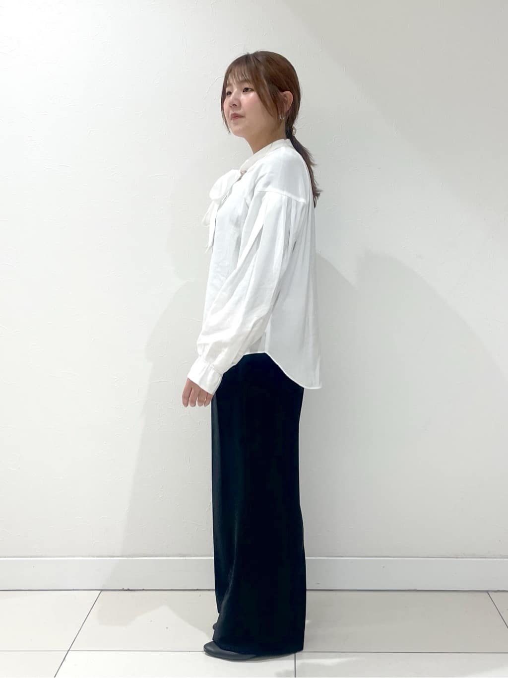 YUUKIさんの「INDIVI｜◆【2点セット／UVケア】ツイードジレ＆ボウタイブラウス カセット服」を使ったコーディネート