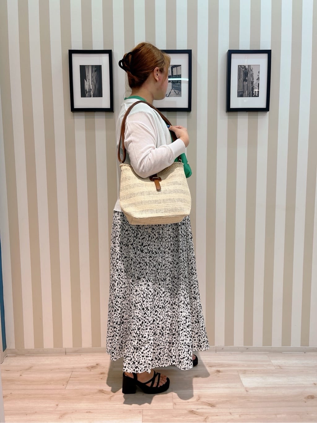 みさぼうさんの「SHOO･LA･RUE｜【S-LL/洗濯後しわになりにくい】上品にきれい見え スラブギャザーブラウス」を使ったコーディネート