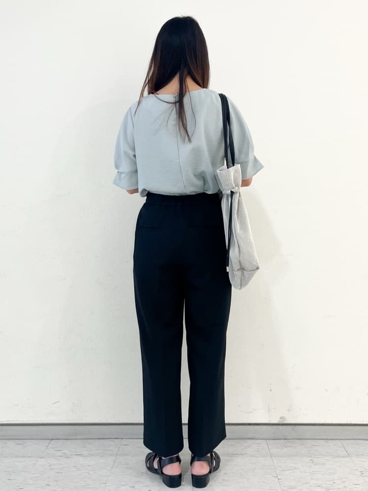なおさんの「index｜《8色展開／XS-LLサイズ》タックパフスリーブブラウス【洗濯機洗い可／吸水速乾／防シワ／抗ピル】」を使ったコーディネート