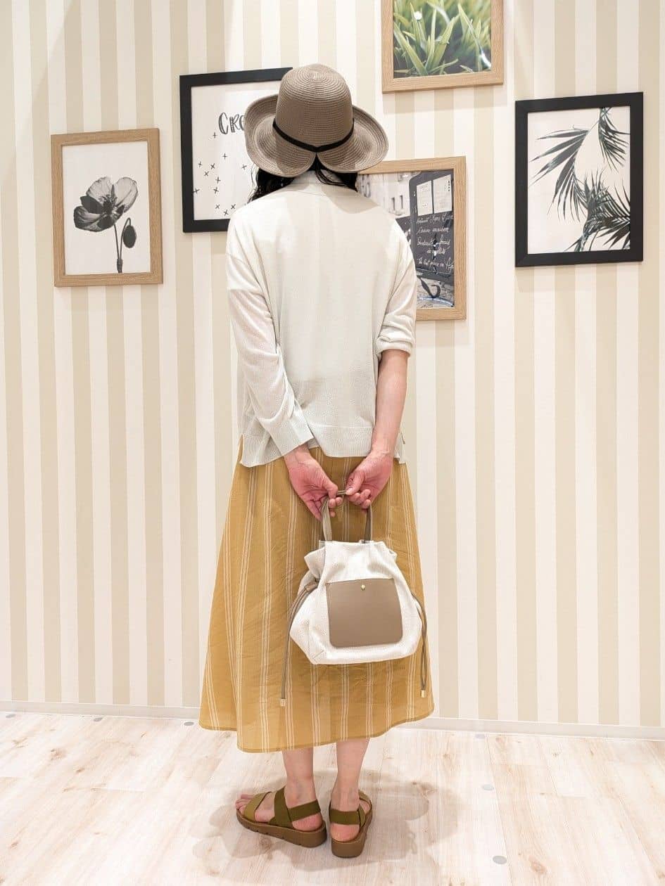 Mikiさんの「SHOO･LA･RUE｜【洗える/S-LL/プチプラ】さらっとすっきりきれい見え スキッパーブラウス」を使ったコーディネート
