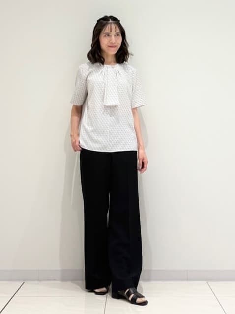 kayoさんの「INDIVI｜【洗える／UVケア】幾何学柄＆無地ボウタイブラウス」を使ったコーディネート