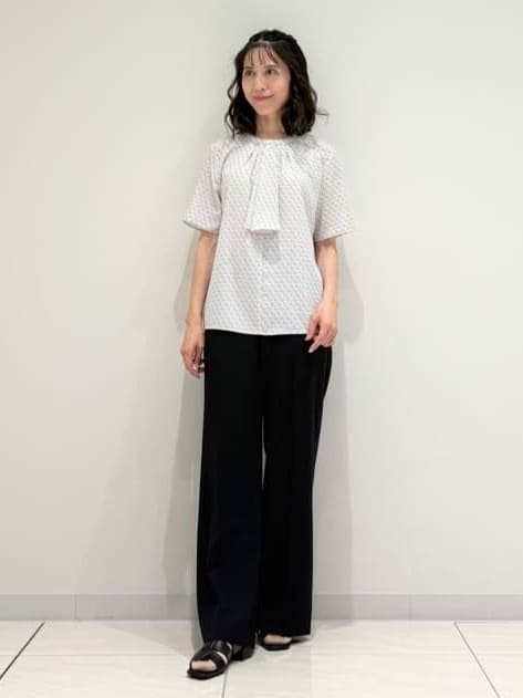 kayoさんの「INDIVI｜【洗える／UVケア】幾何学柄＆無地ボウタイブラウス」を使ったコーディネート