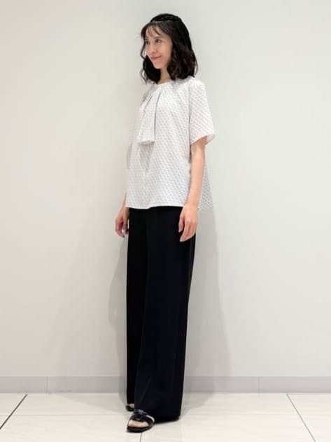 kayoさんの「INDIVI｜【洗える／UVケア】幾何学柄＆無地ボウタイブラウス」を使ったコーディネート