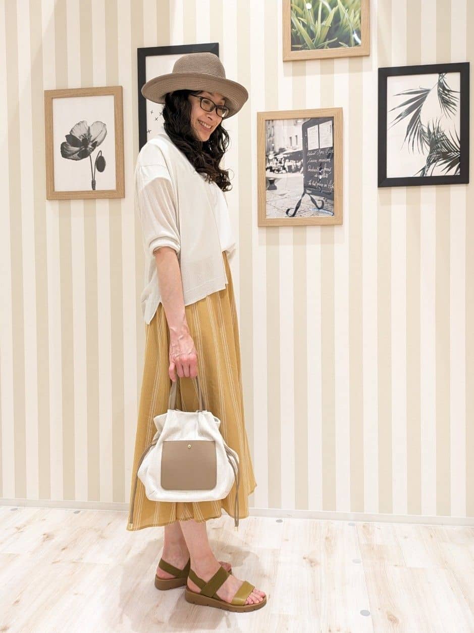 Mikiさんの「SHOO･LA･RUE｜【洗える/S-LL/プチプラ】さらっとすっきりきれい見え スキッパーブラウス」を使ったコーディネート