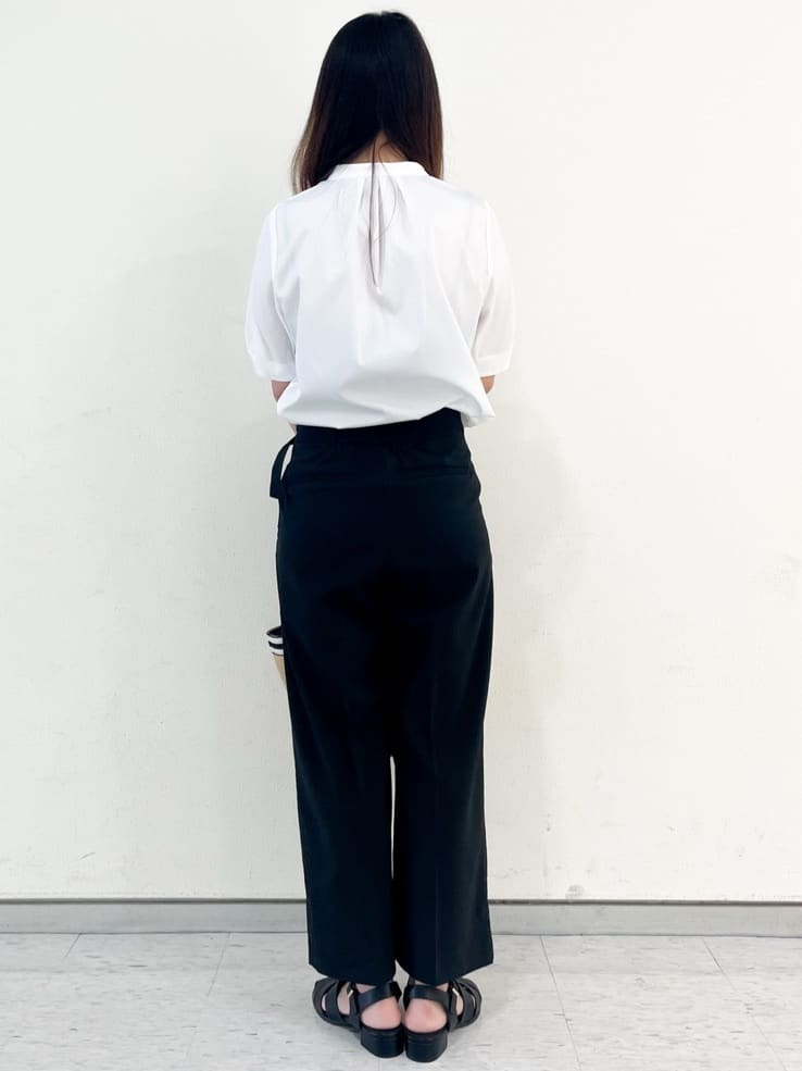 なおさんの「index｜ラップストレートパンツ【接触冷感／抗ピル／洗濯機洗い可／イージーアイロン】」を使ったコーディネート