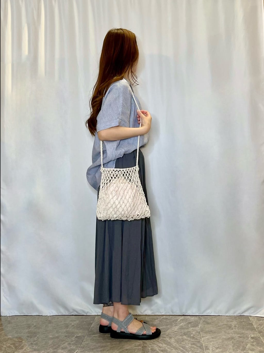 おうめさんの「SHOO･LA･RUE｜【S-LL/UV/接触冷感/抗菌防臭】体型を自然にカバー フレンチリネンブレンド襟付ドルマンシャツ」を使ったコーディネート
