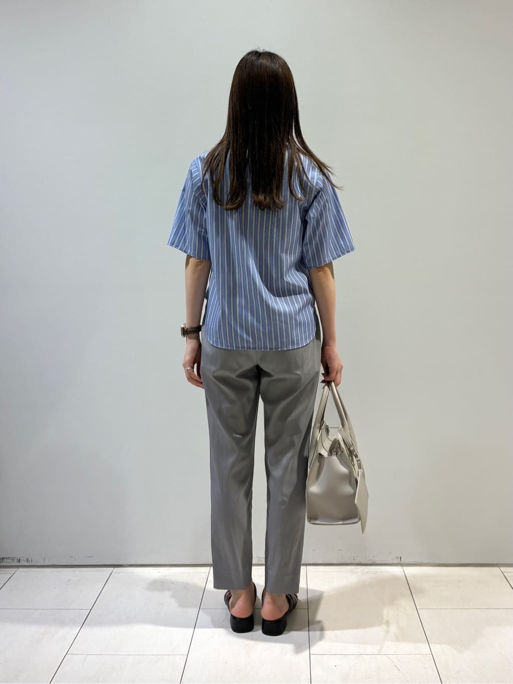 KAOさんの「INDIVI｜【洗える】胸元タックフリルブラウス」を使ったコーディネート