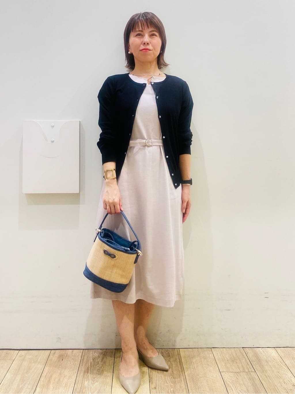 YUKOさんの「index｜《7色展開／XS-LLサイズ》ビジューボタンクルーネックカーディガン【洗濯機洗い可】」を使ったコーディネート