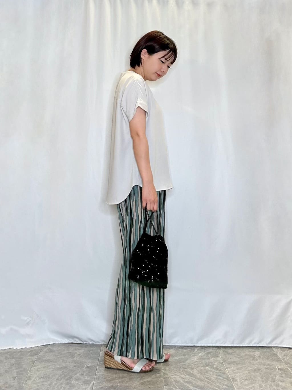 ネリさんの「SHOO･LA･RUE｜【洗える/プチプラ】大人の抜け感をプラスする バンドカラーシャツ」を使ったコーディネート