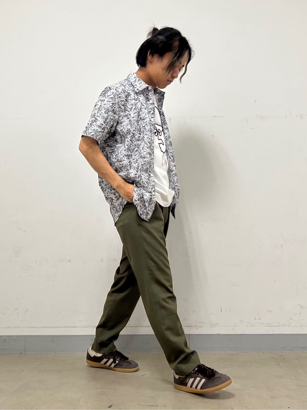 Hiroさんの「TAKEO KIKUCHI｜◆【Sサイズ～】フェイスロープ刺繍 天竺Tシャツ」を使ったコーディネート
