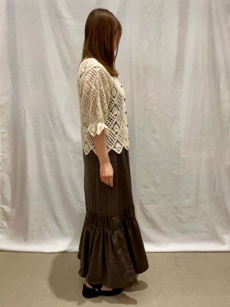 ゆっきーさんの「SHOO･LA･RUE｜【ひんやり】シャーリングがアクセントに 大人のデザインキャミワンピース」を使ったコーディネート
