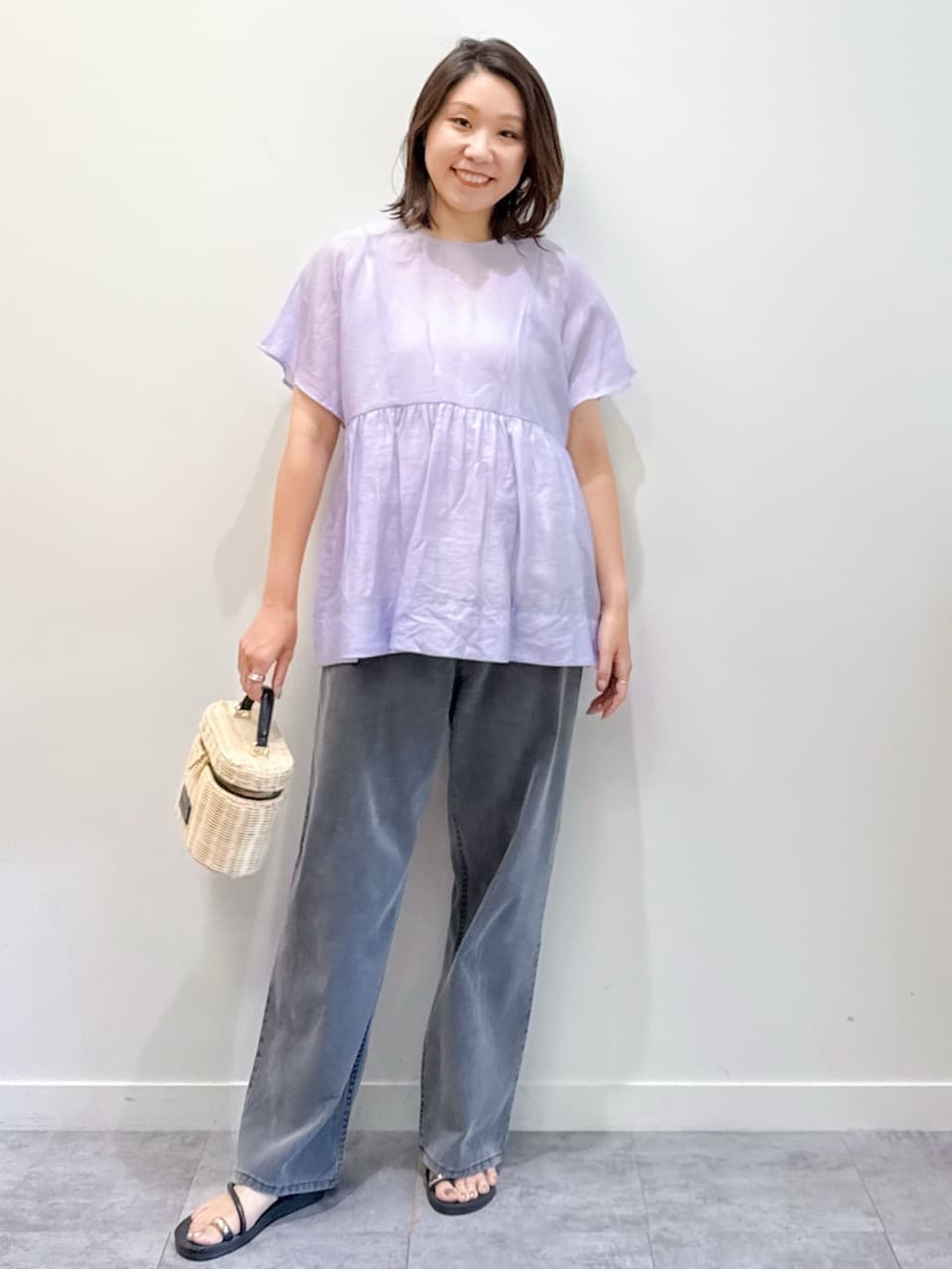 yuka.aさんの「OPAQUE.CLIP｜麻混シアーペプラムブラウス【洗濯機洗い可】」を使ったコーディネート