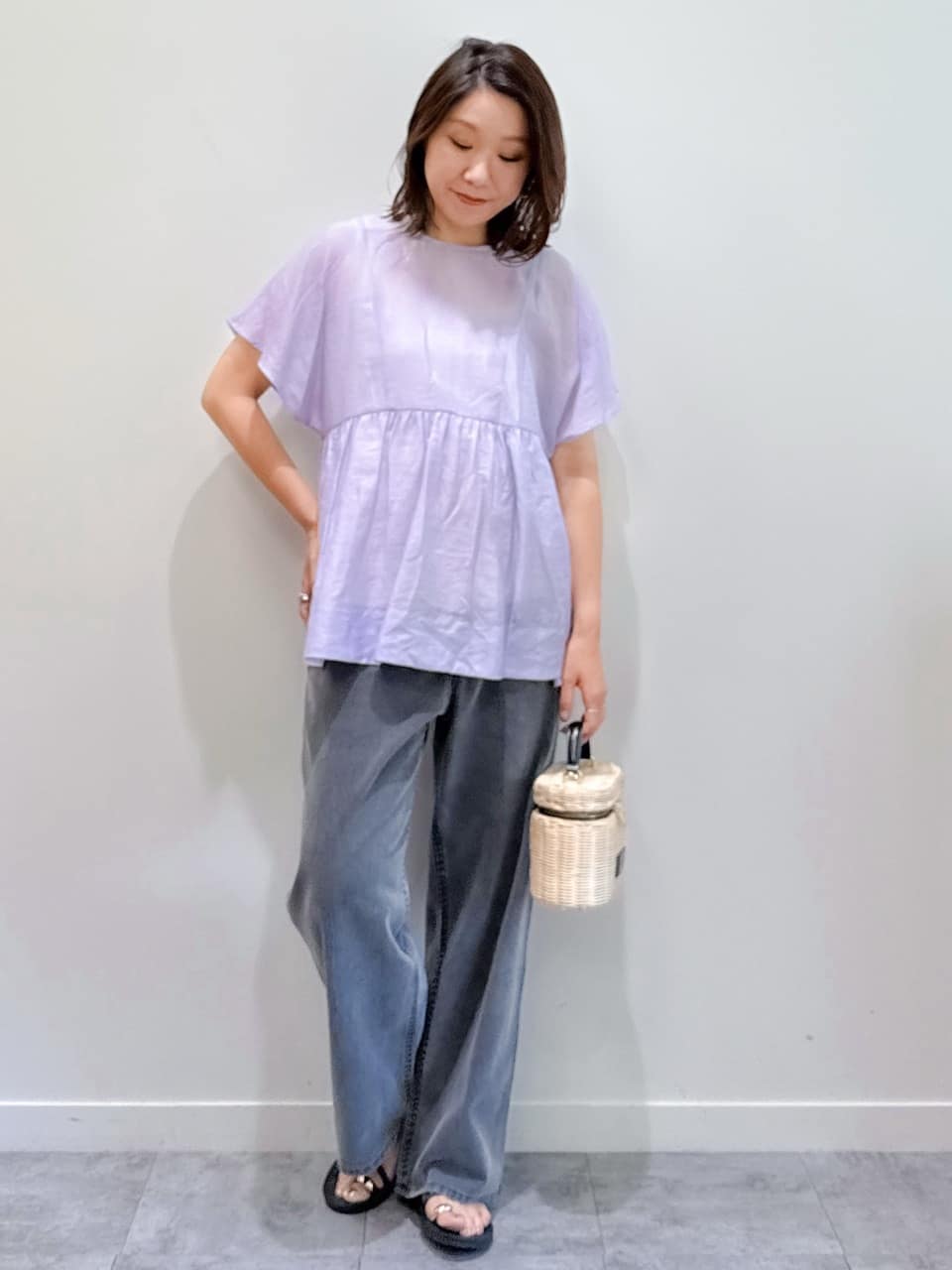 yuka.aさんの「OPAQUE.CLIP｜麻混シアーペプラムブラウス【洗濯機洗い可】」を使ったコーディネート