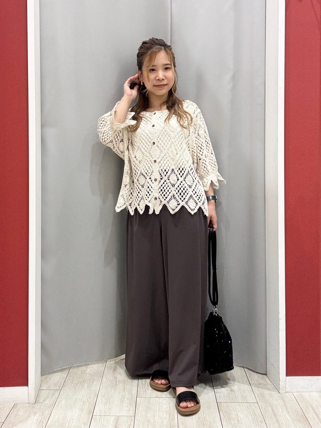 shioさんの「SHOO･LA･RUE｜【2WAY】大人のほんのり甘いスタイルに クロシェレースカーディガン」を使ったコーディネート