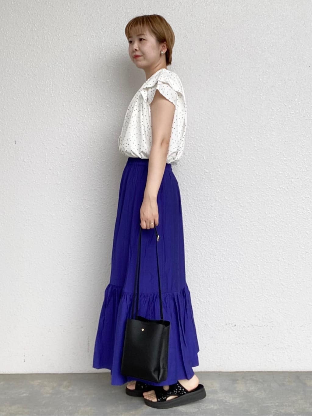 ひらしーさんの「SHOO･LA･RUE｜【S-LL/ひんやり】きちんと見えで好印象 ドット柄デザイントップス」を使ったコーディネート