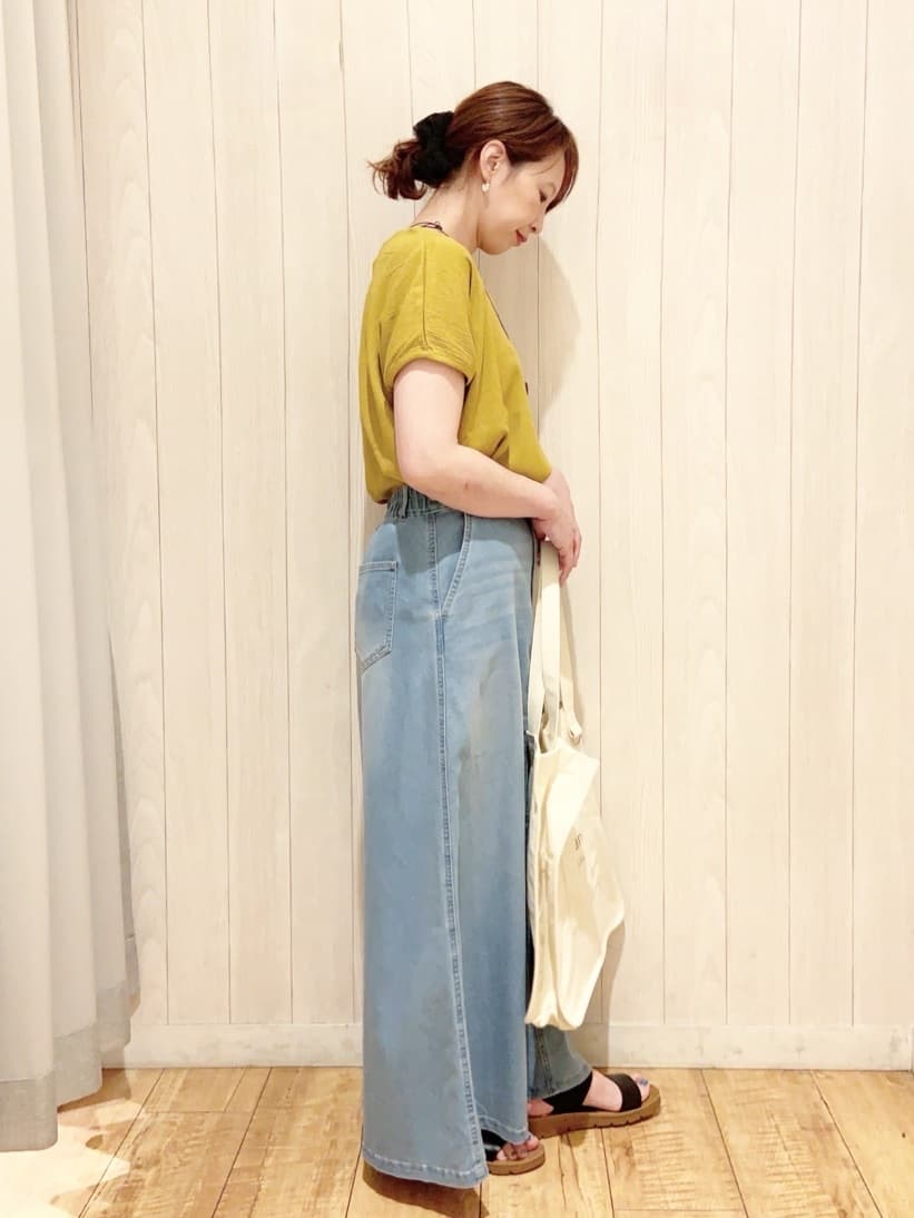 あいこさんの「SHOO･LA･RUE｜【S-LL】ブラウス見えする 軽やかな着心地の しぼしぼトップス」を使ったコーディネート