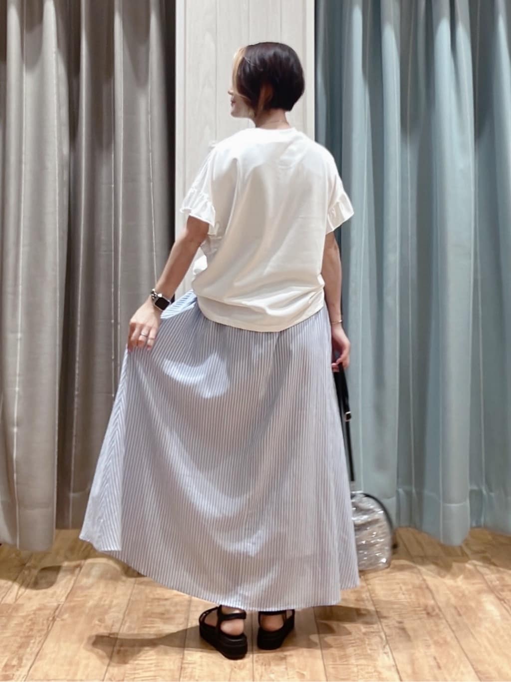 aaamiさんの「SHOO･LA･RUE｜【S-LL/汗ジミ軽減/ひんやり/UVカット】フリルTシャツ」を使ったコーディネート