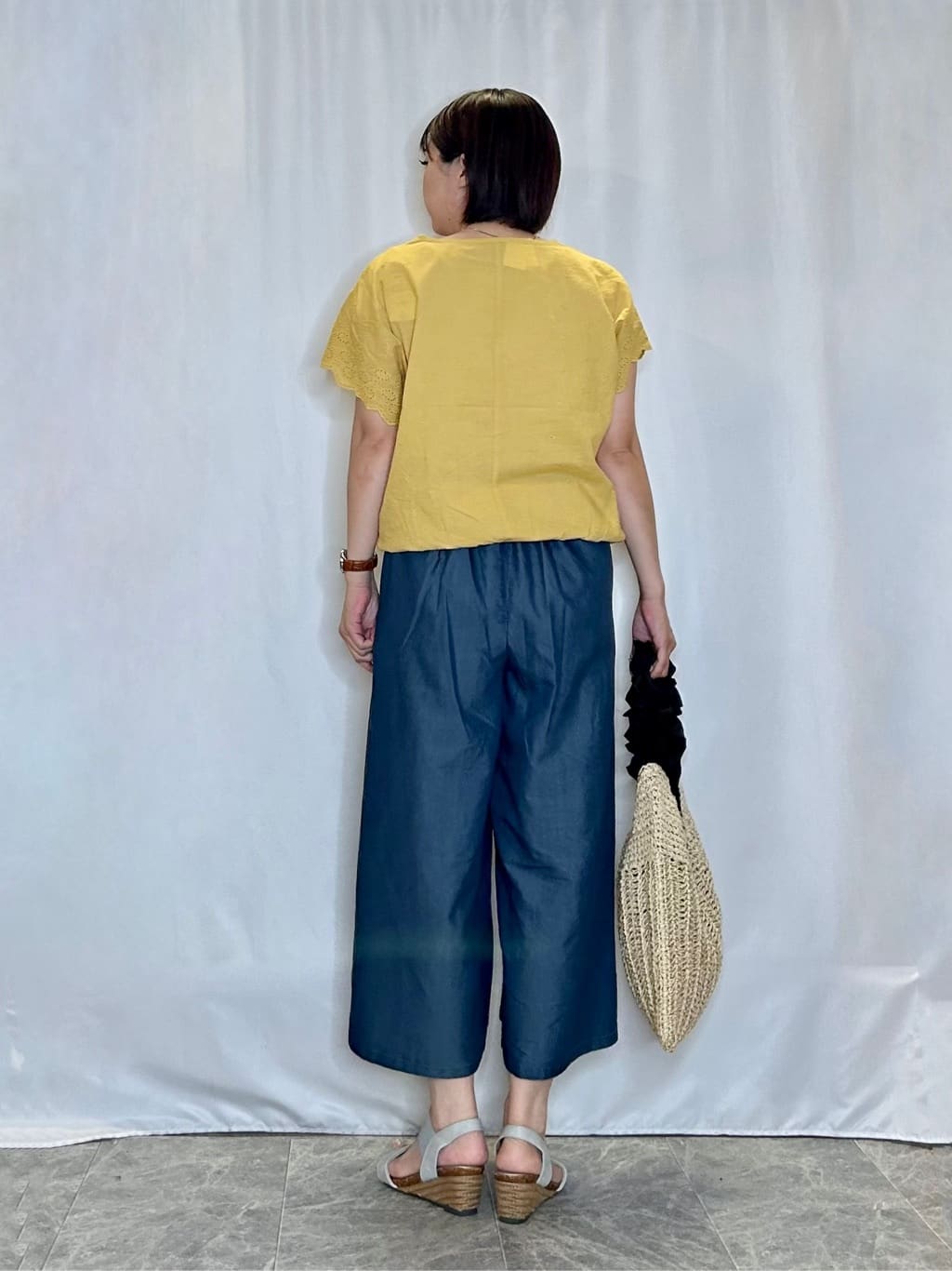 ネリさんの「SHOO･LA･RUE｜スカラップ刺繍レースが目を惹く ドルマントップス」を使ったコーディネート