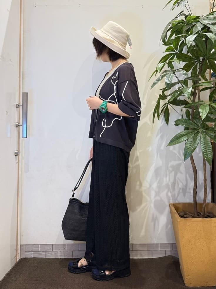 misakiさんの「SHOO･LA･RUE｜ニュアンスデザインがこなれ見え 刺繍デザイン シアーカーディガン」を使ったコーディネート