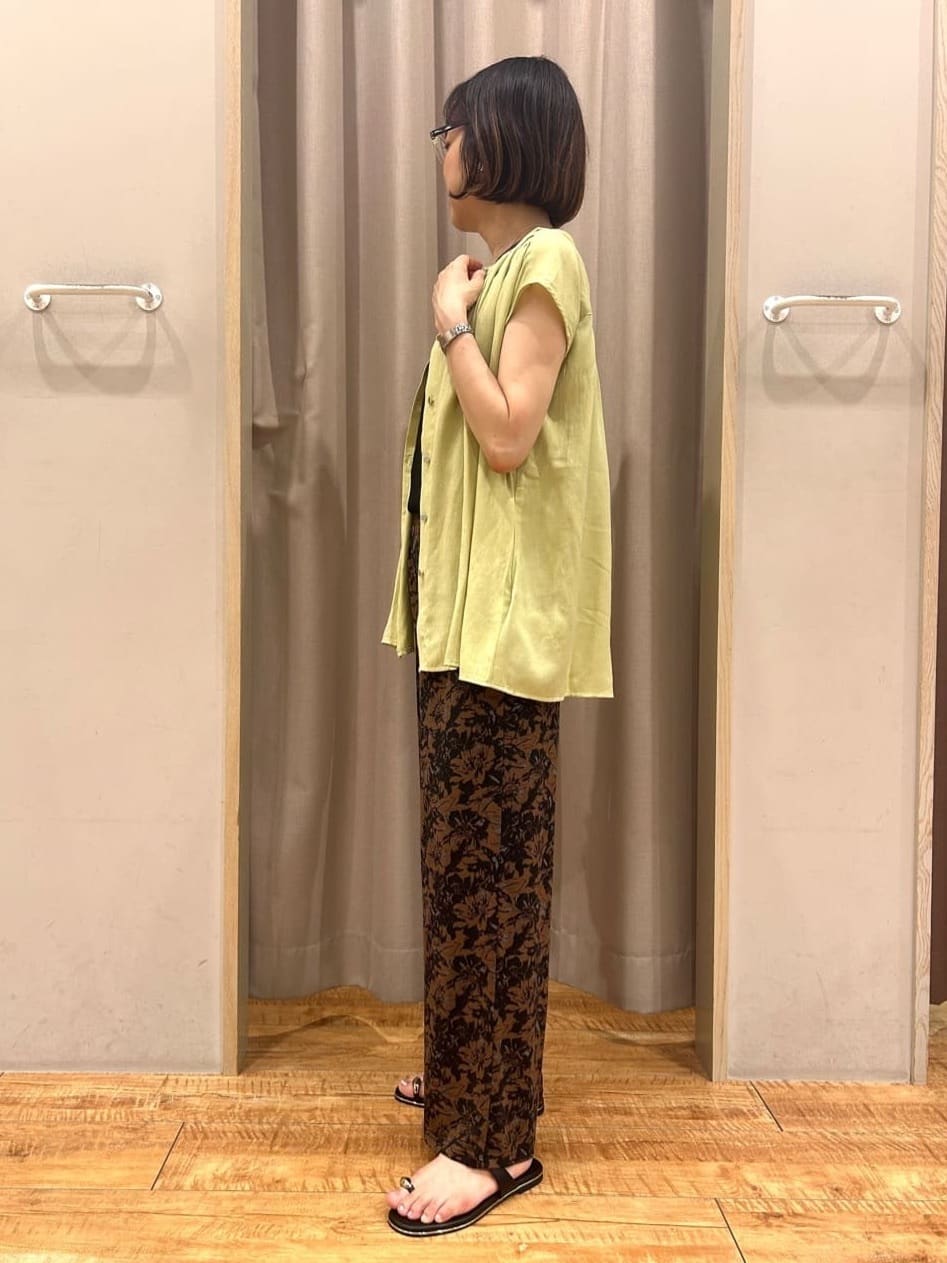 じゅのさんの「SHOO･LA･RUE｜【S-LL/洗濯後しわになりにくい】上品にきれい見え スラブギャザーブラウス」を使ったコーディネート