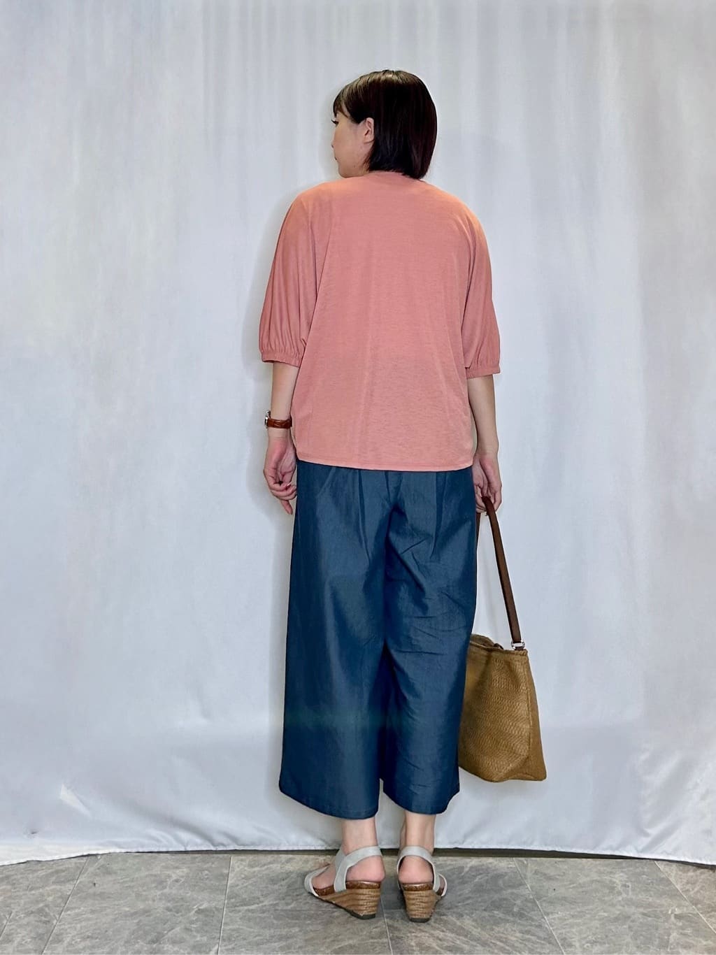 ネリさんの「SHOO･LA･RUE｜【洗える/S-LL/ひんやり】金ボタンがアクセント　大人のデニムガウチョパンツ」を使ったコーディネート